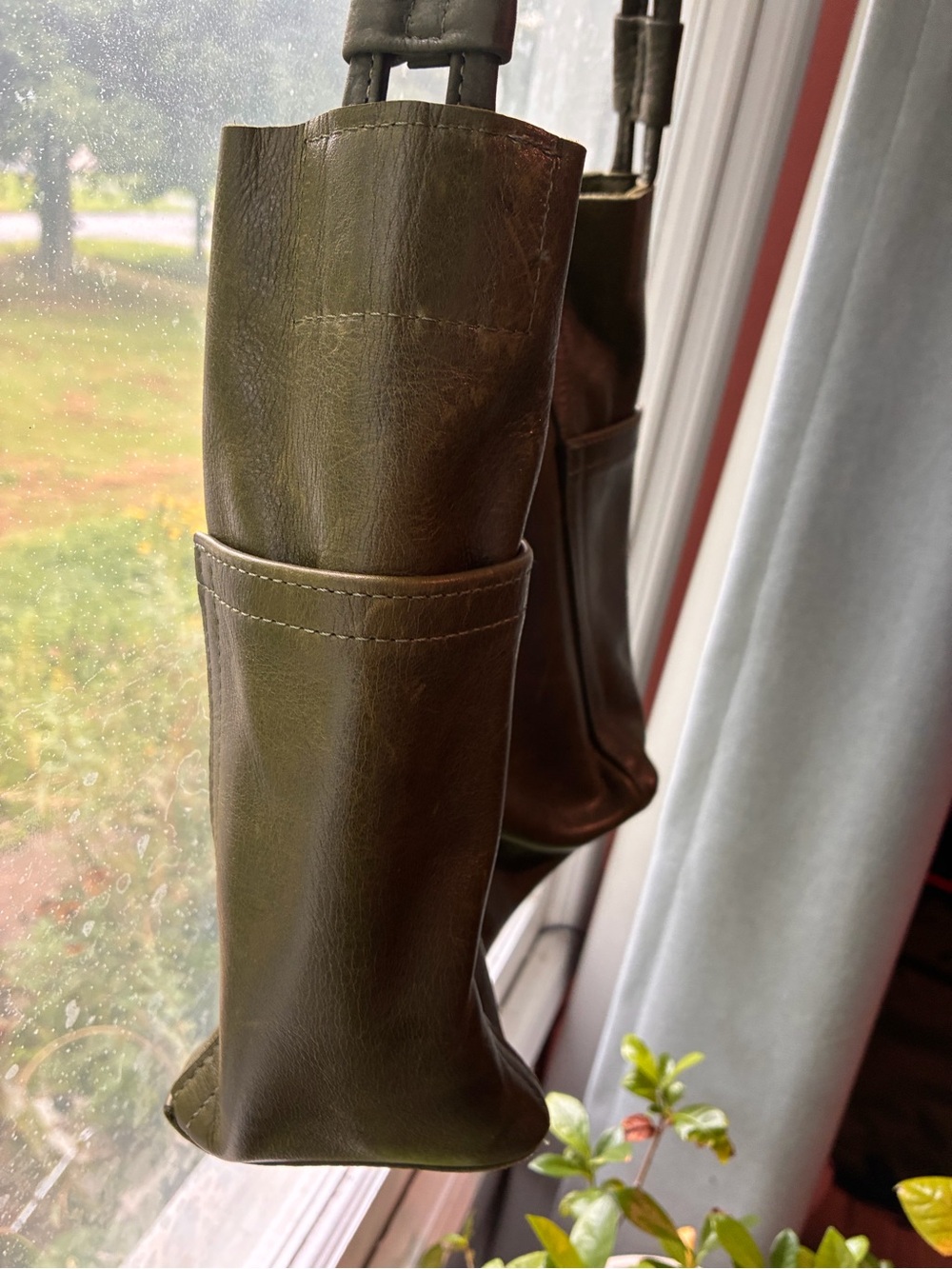 Rough & Tumble Design Olive Green Leather Shoulder Bag with Exterior Pockets - Picture 4 of 8